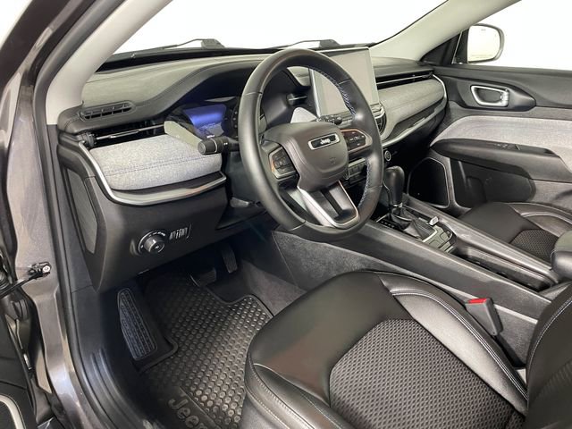 Used 2022 Jeep Compass Latitude w/ Sun and Sound Group AWD/4WD image 3