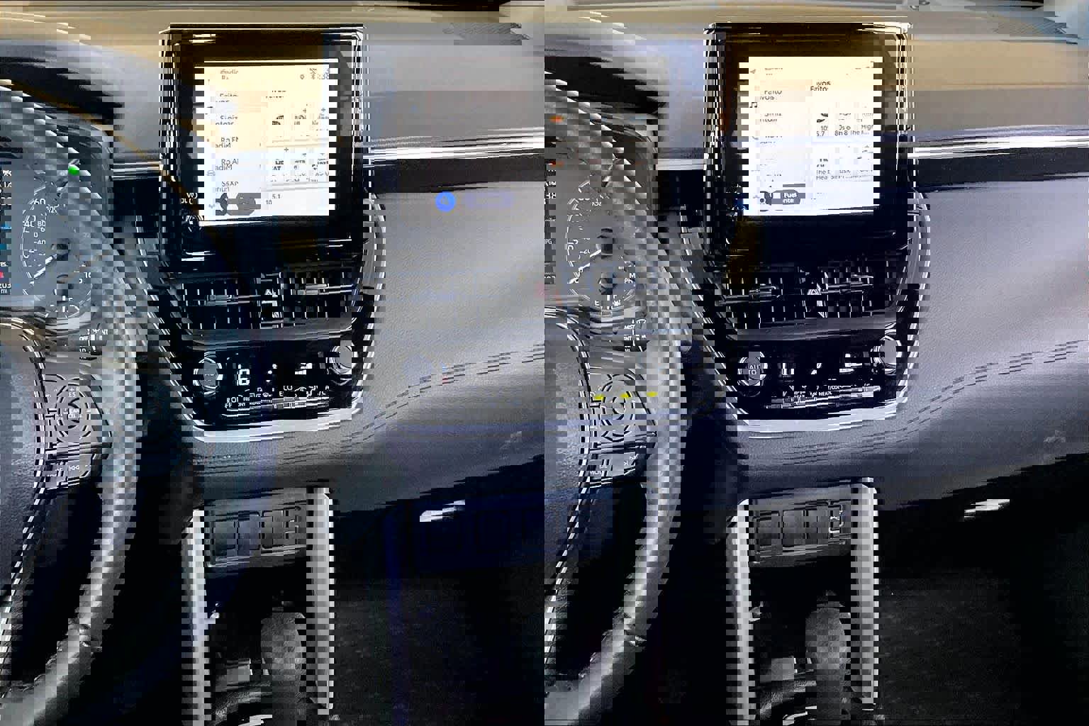 Used 2024 Toyota Corolla Cross SE image 8