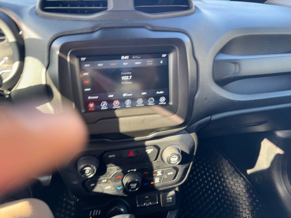 Used 2020 Jeep Renegade Altitude AWD/4WD image 19