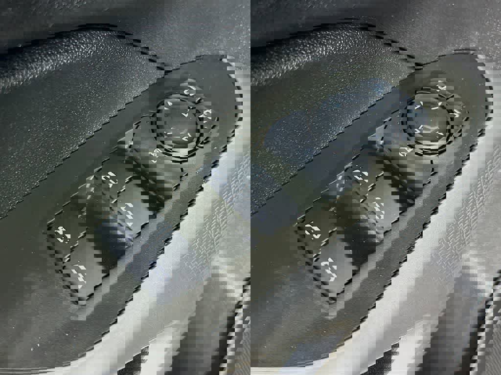 Used 2024 Chevrolet Trax RS image 28