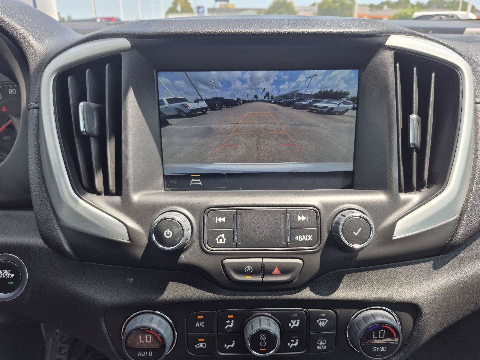 Used 2024 GMC Terrain SLT FWD image 4