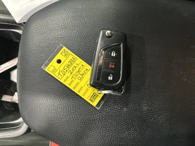 Used 2021 Toyota RAV4 LE FWD image 33