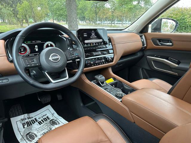 Used 2025 Nissan Pathfinder Platinum w/ Cargo Package AWD/4WD image 4