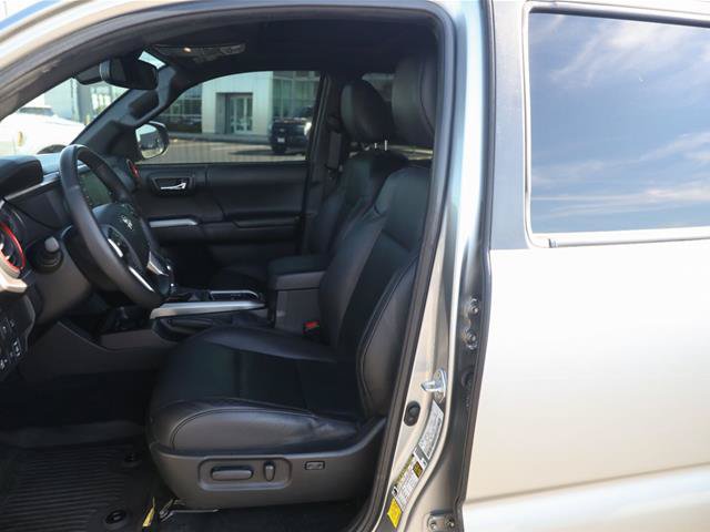 Used 2023 Toyota Tacoma Limited AWD/4WD image 3