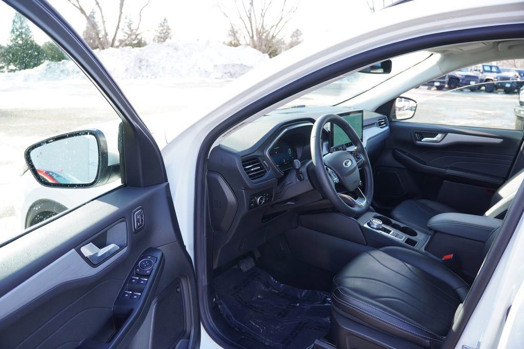 Certified 2025 Ford Escape Platinum w/ Premium Technology Package image 14