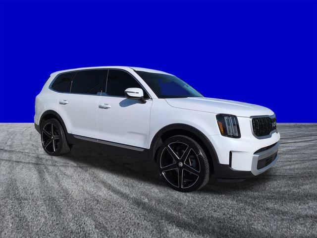 Used 2025 Kia Telluride LX FWD image 2