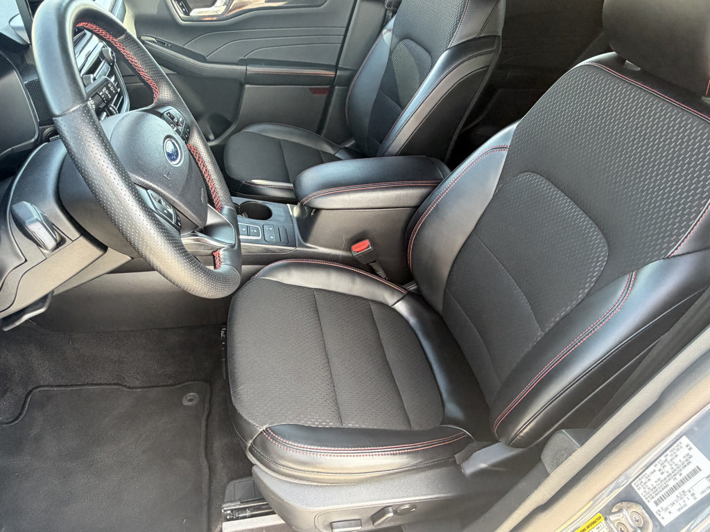Certified 2025 Ford Escape ST-Line Select AWD/4WD image 18