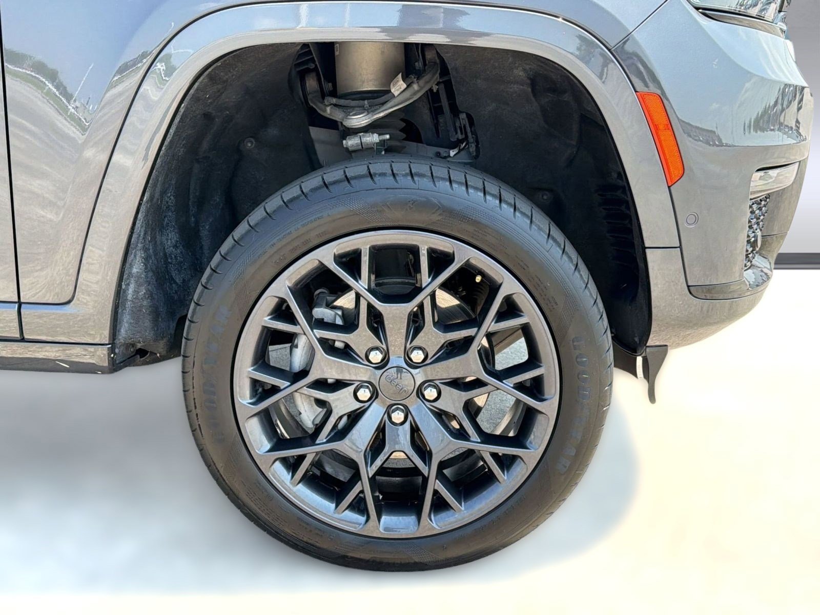 Used 2025 Jeep Grand Cherokee L Summit w/ Obsidian Package AWD/4WD image 12
