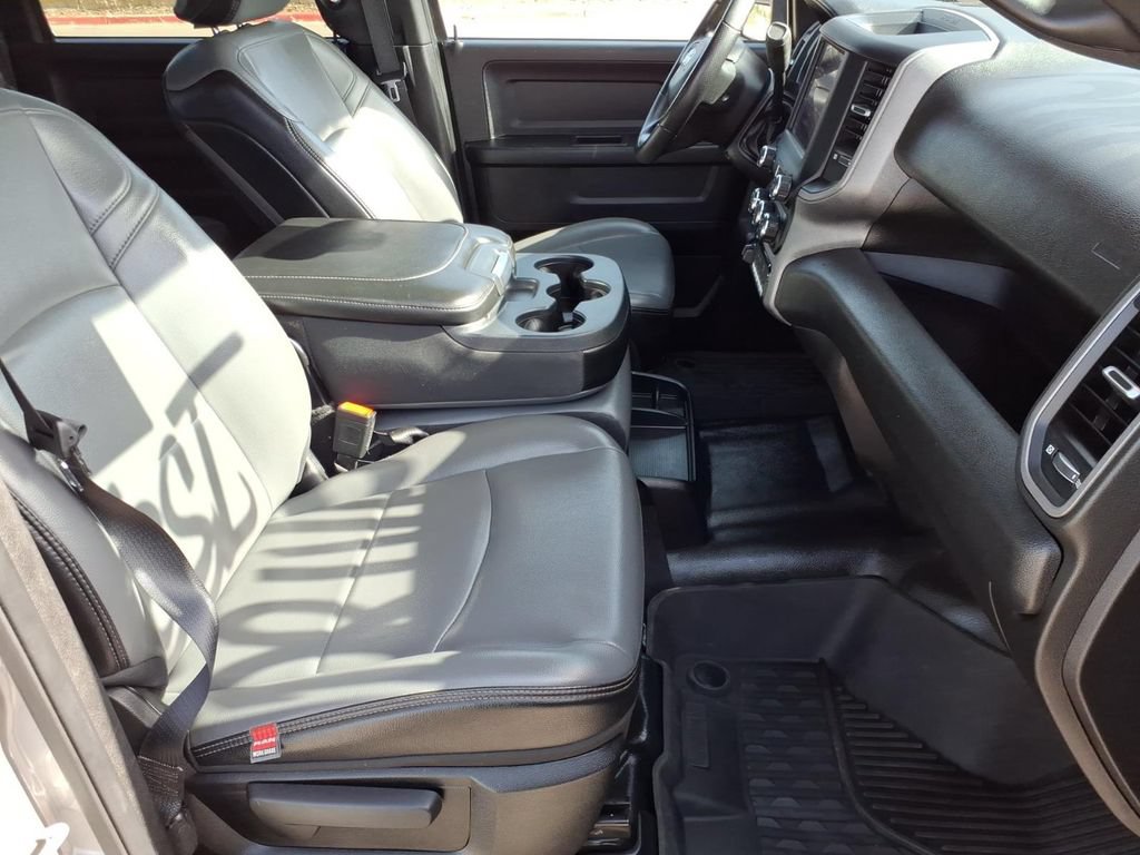 Used 2024 RAM 2500 Tradesman w/ Chrome Appearance Group AWD/4WD image 4