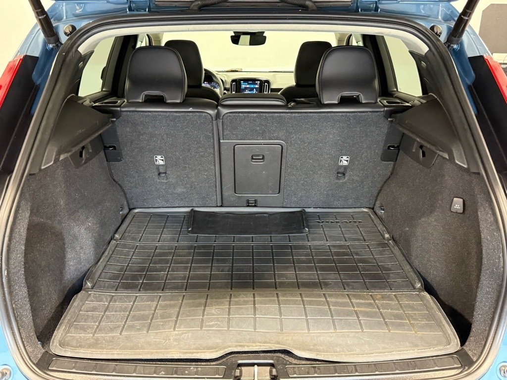 Used 2023 Volvo XC40 B5 Plus w/ Protection Package Premier image 15
