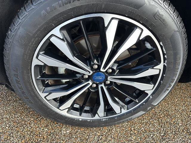 Certified 2022 Ford Escape SEL w/ SEL Stealth AWD Package image 9