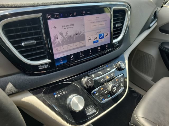 Used 2023 Chrysler Pacifica Touring-L FWD image 27