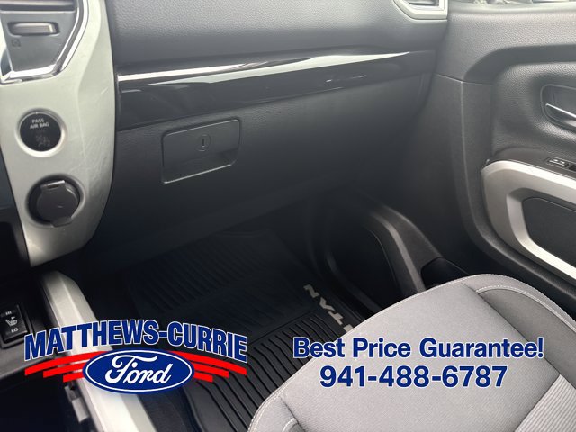 Used 2020 Nissan Titan SV w/ SV Convenience Package RWD image 26
