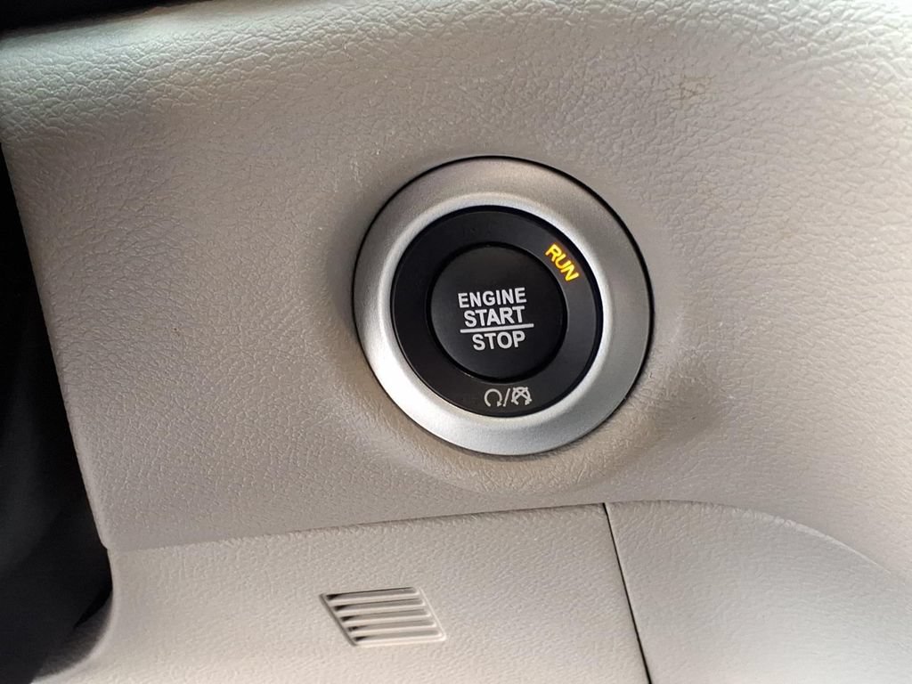 Used 2024 Chrysler Pacifica Touring-L FWD image 23