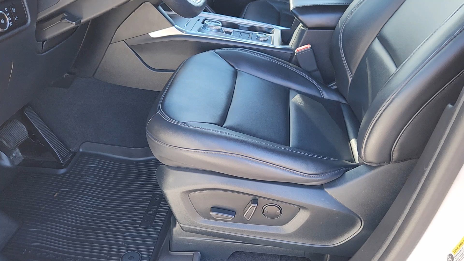 Certified 2023 Ford Explorer XLT w/ Equipment Group 202A image 21