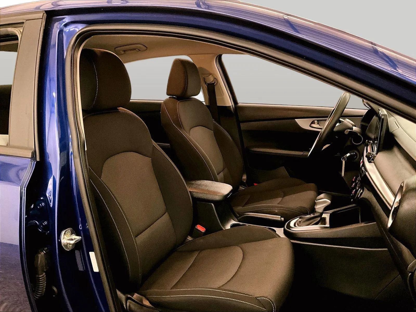 Used 2023 Kia Forte LXS FWD image 7