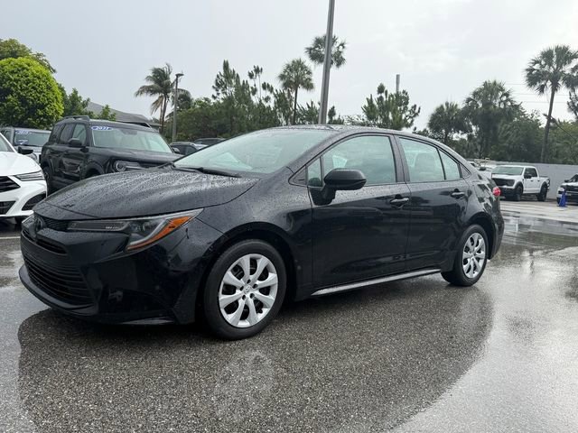 Used 2024 Toyota Corolla LE FWD image 3