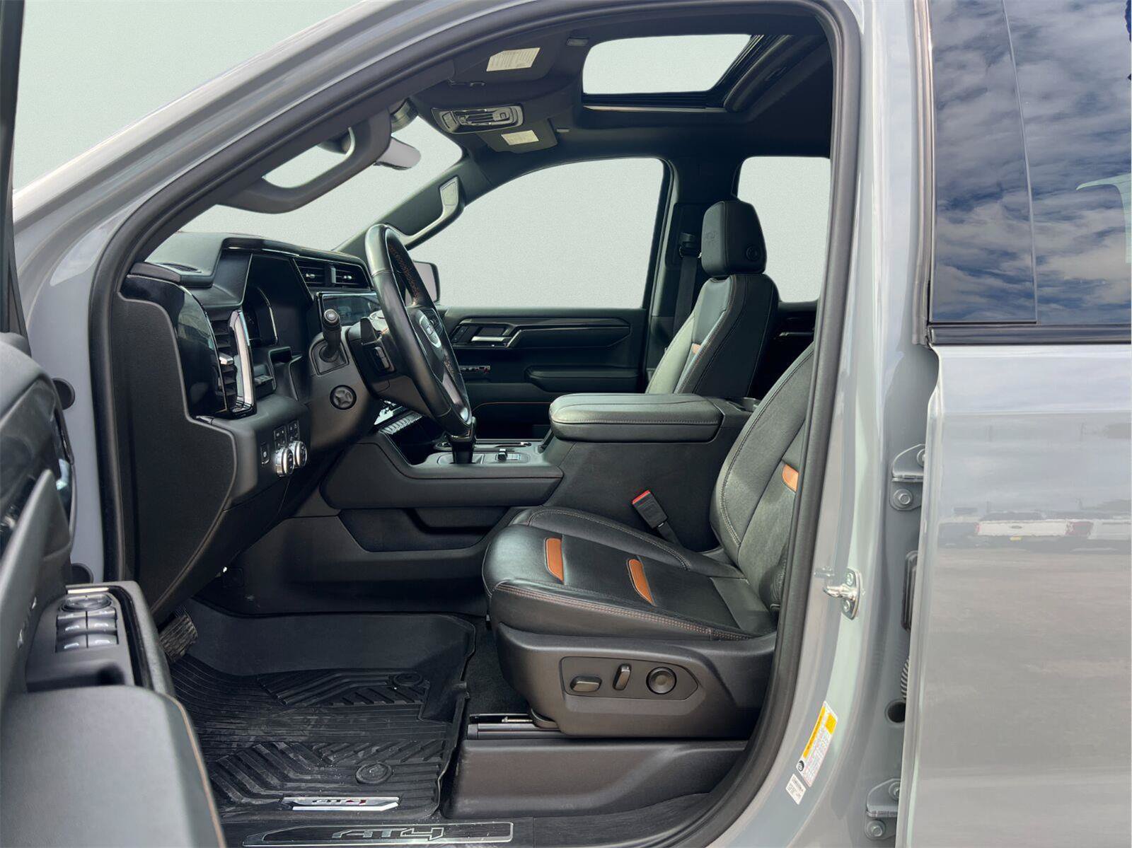 Used 2024 GMC Sierra 1500 AT4 w/ Technology Package AWD/4WD image 13