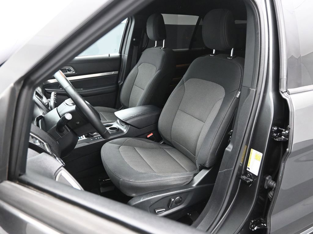 Certified 2018 Ford Explorer XLT image 36