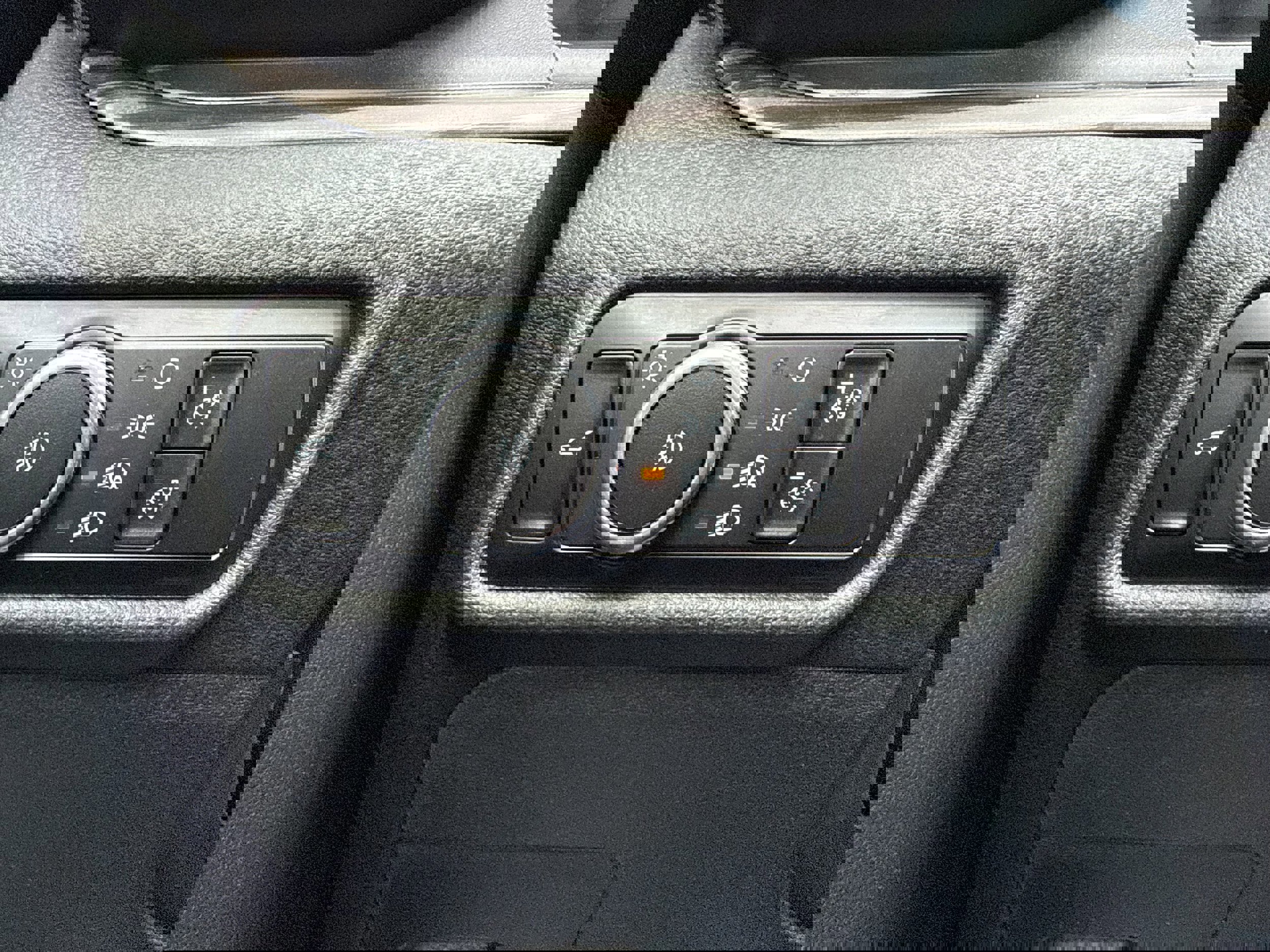 Certified 2023 Ford Explorer Limited w/ Limited Technology Package image 22