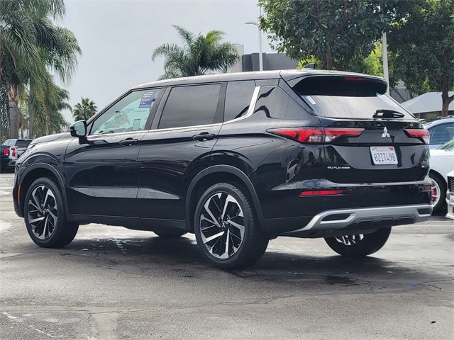 Used 2022 Mitsubishi Outlander SE image 3