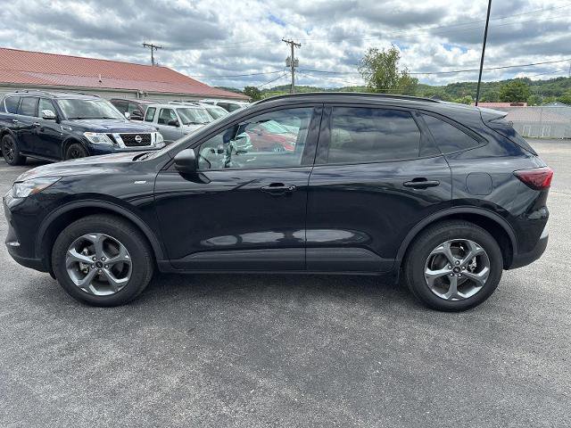Certified 2025 Ford Escape ST-Line AWD/4WD image 3