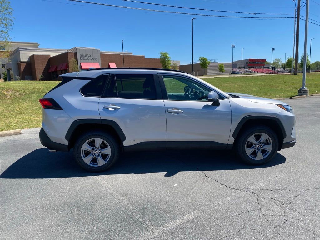 Used 2022 Toyota RAV4 XLE AWD/4WD image 6