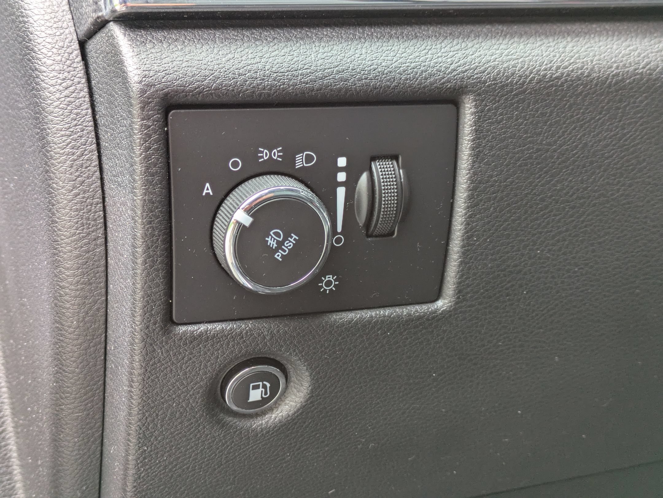 Used 2020 Jeep Grand Cherokee Limited w/ Premium Lighting Group AWD/4WD image 17