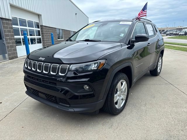 Used 2022 Jeep Compass Latitude w/ Convenience Group AWD/4WD image 4