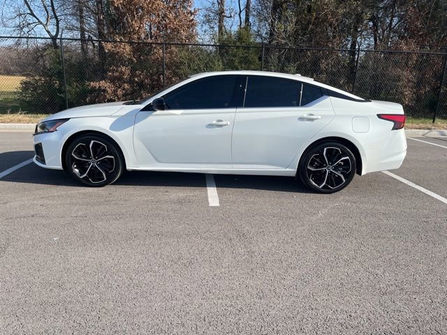 Used 2023 Nissan Altima 2.5 SR w/ SR Premium Package image 2