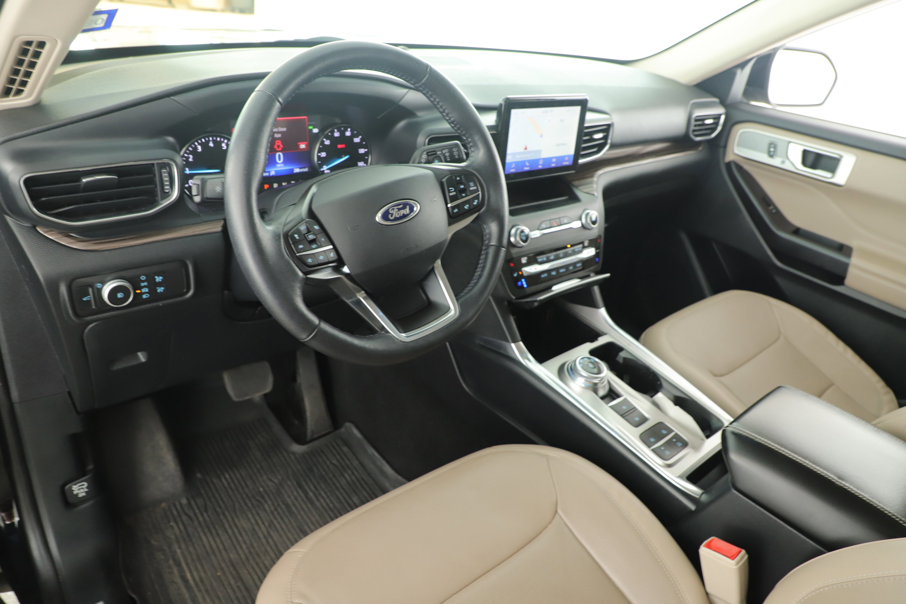 Certified 2020 Ford Explorer Limited w/ Class III Trailer Tow Package image 9