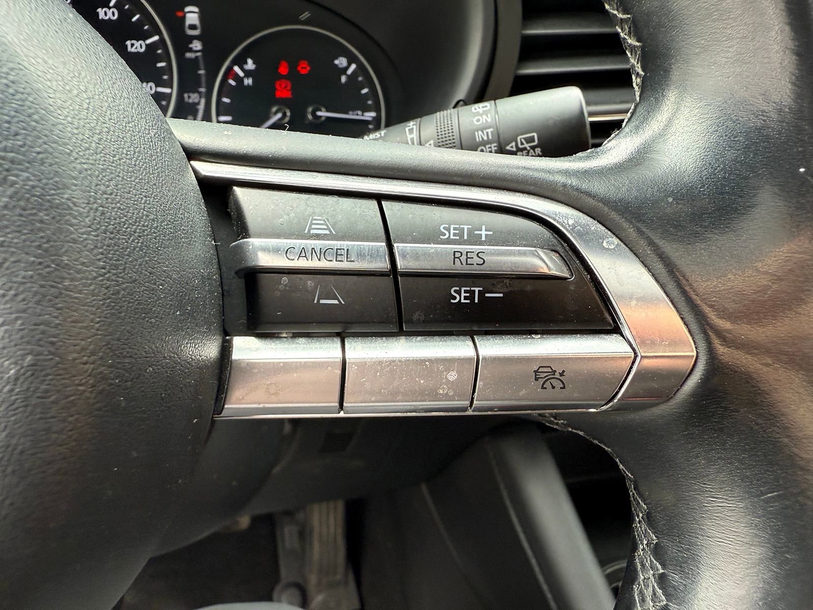 Used 2022 MAZDA MAZDA3 s image 26