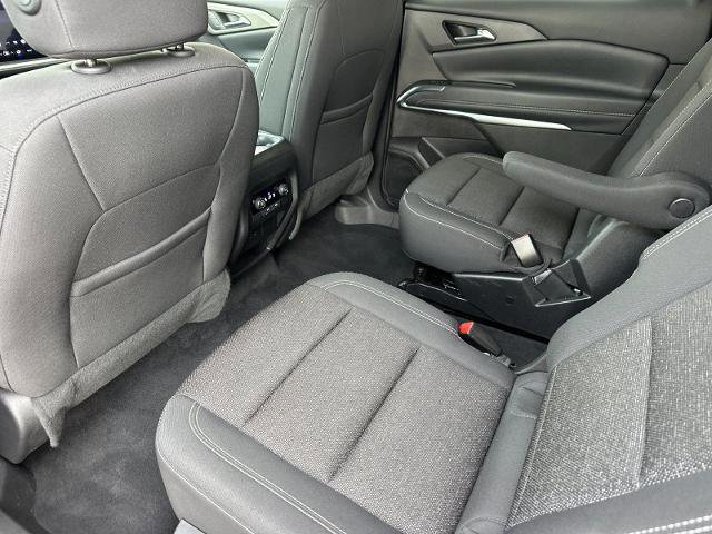 Used 2025 Chevrolet Traverse LT image 11