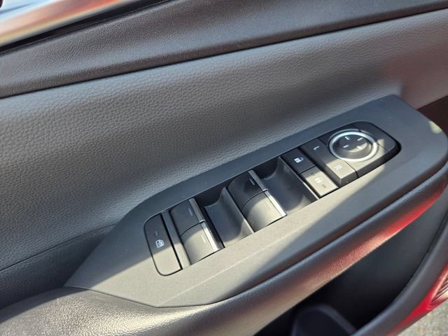 Used 2025 Toyota Prius XLE FWD image 30