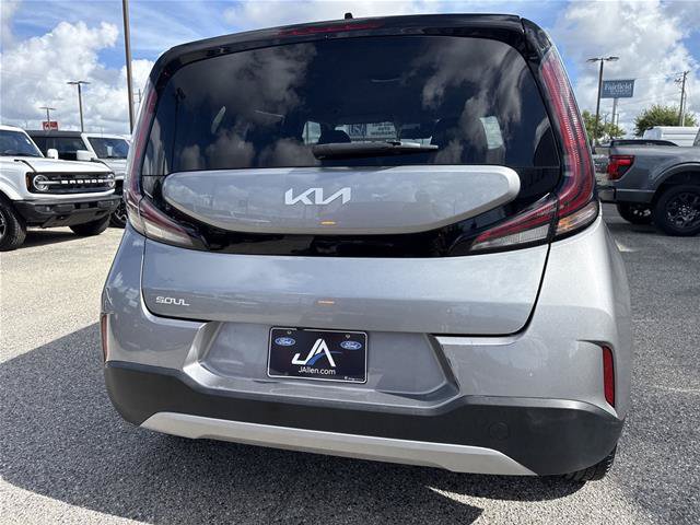Used 2024 Kia Soul LX w/ Option Group 015 FWD image 13