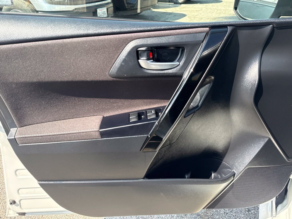 Used 2017 Toyota Corolla iM w/ All-Weather Mat Package FWD image 21