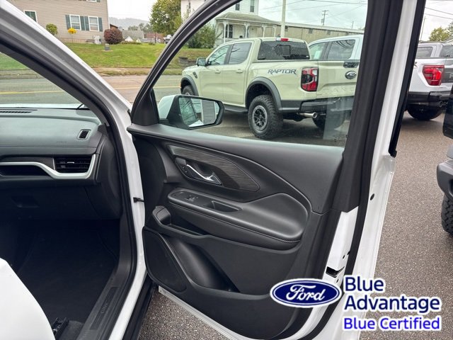 Used 2023 GMC Terrain SLT image 27