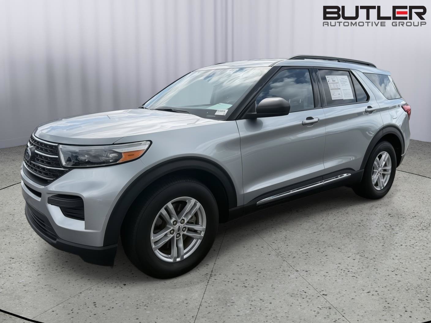 Certified 2023 Ford Explorer XLT RWD image 1