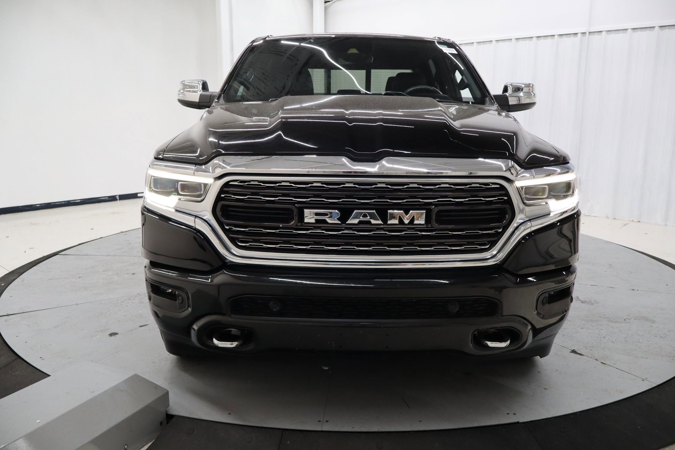 Used 2021 RAM 1500 Limited w/ Body Color Bumper Group image 12