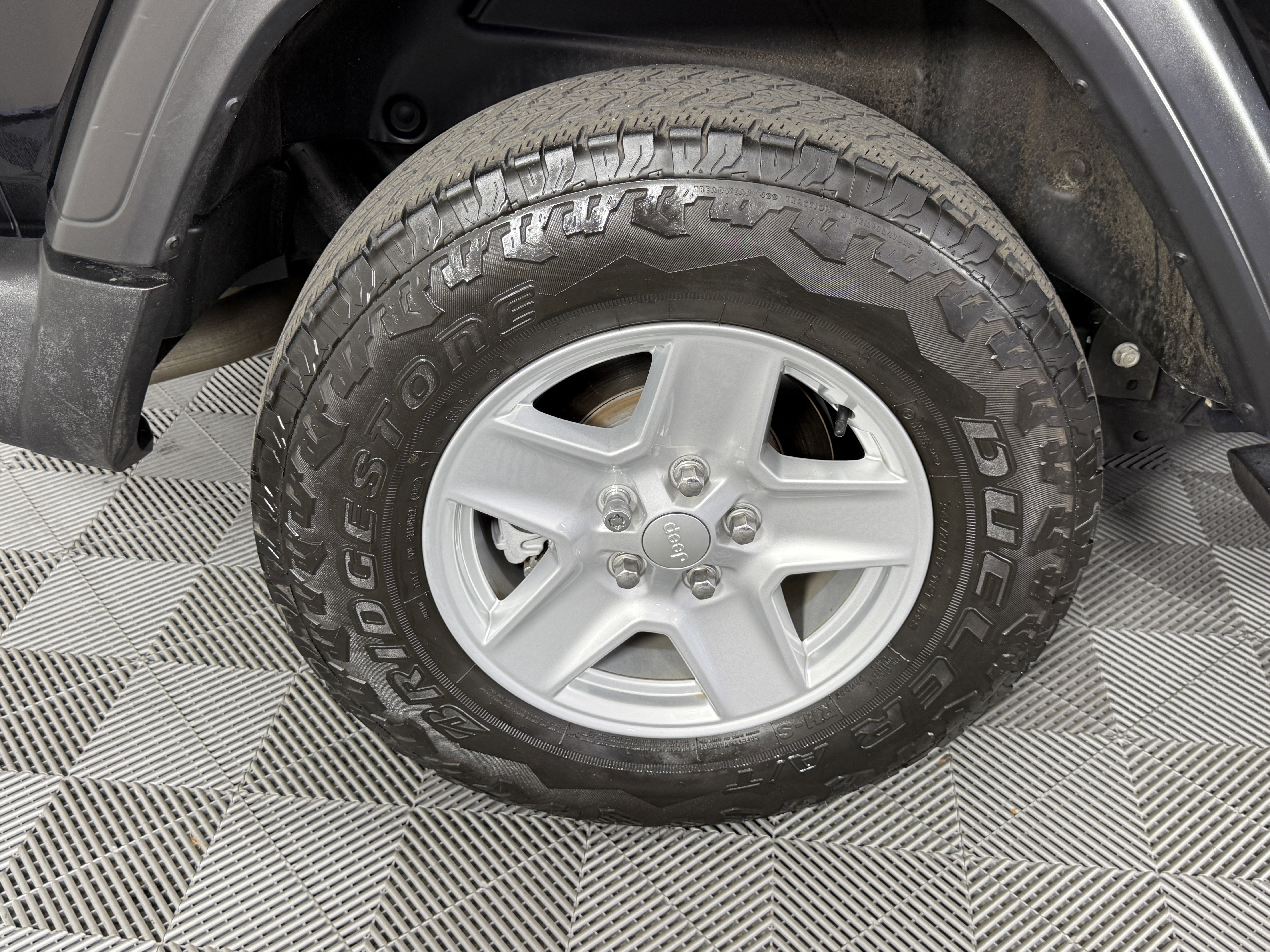 Used 2018 Jeep Wrangler Sport AWD/4WD image 30