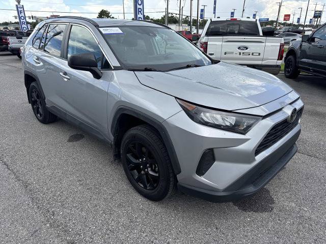 Used 2021 Toyota RAV4 LE AWD/4WD image 3