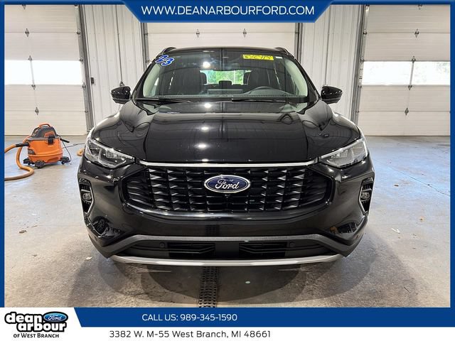 Certified 2023 Ford Escape Platinum AWD/4WD image 2