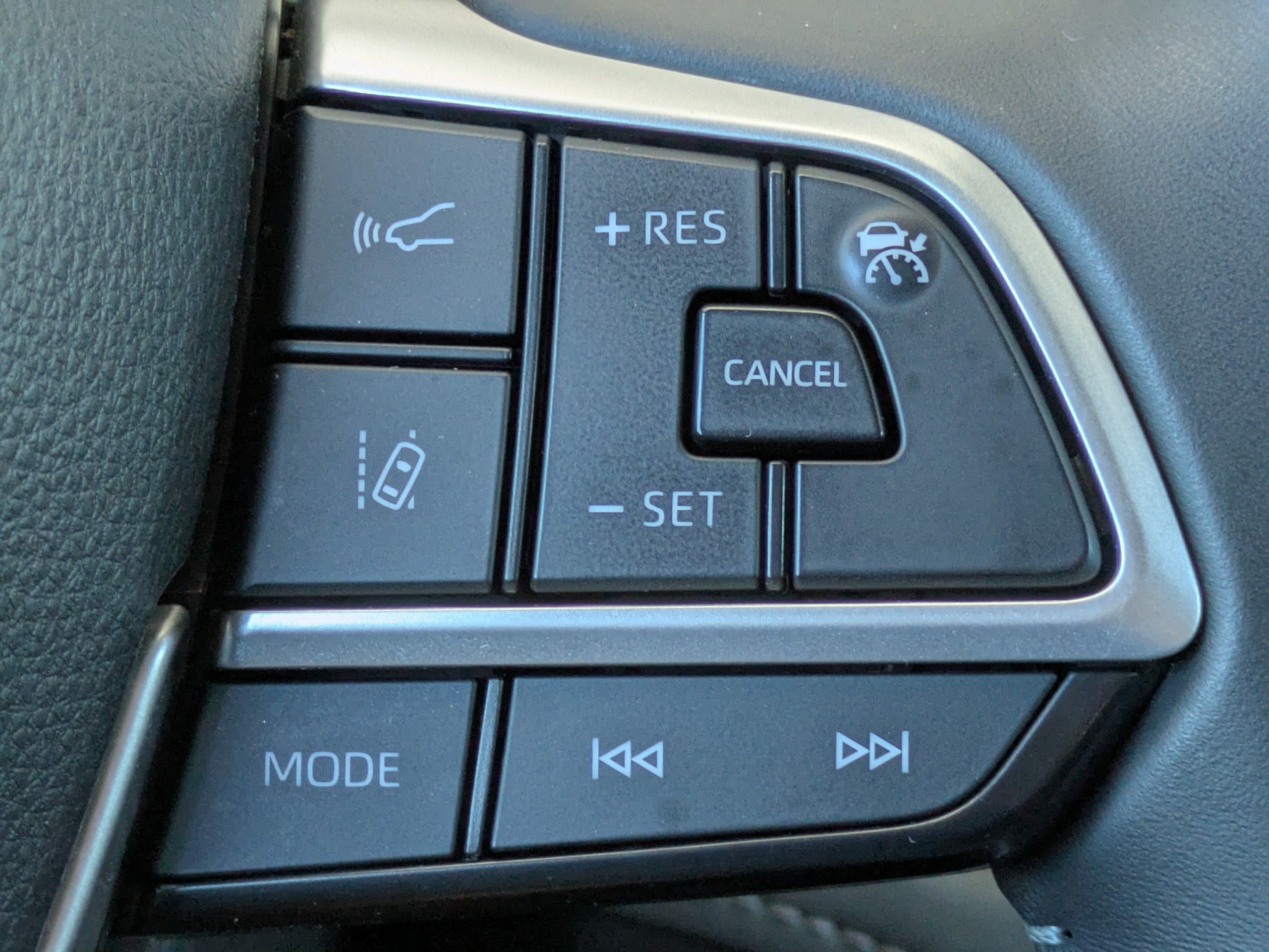 Used 2025 Toyota Highlander XLE FWD image 30