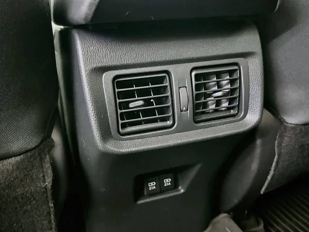 Used 2021 Toyota Venza LE AWD/4WD image 13