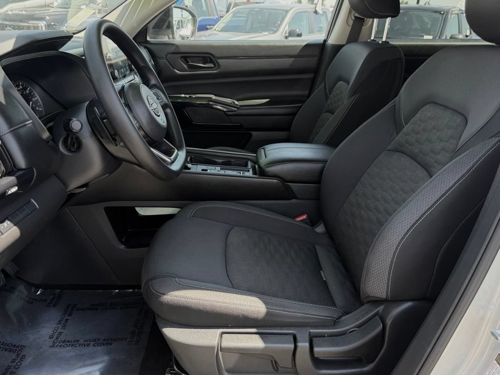 Used 2024 Nissan Pathfinder S FWD image 16