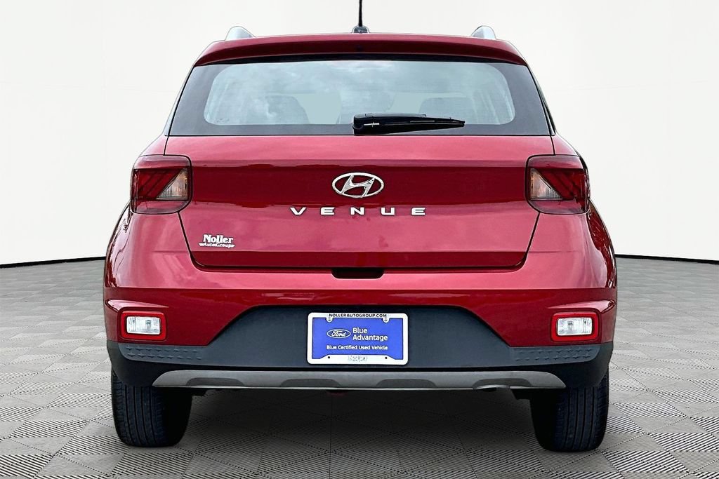 Used 2024 Hyundai Venue Limited FWD image 4