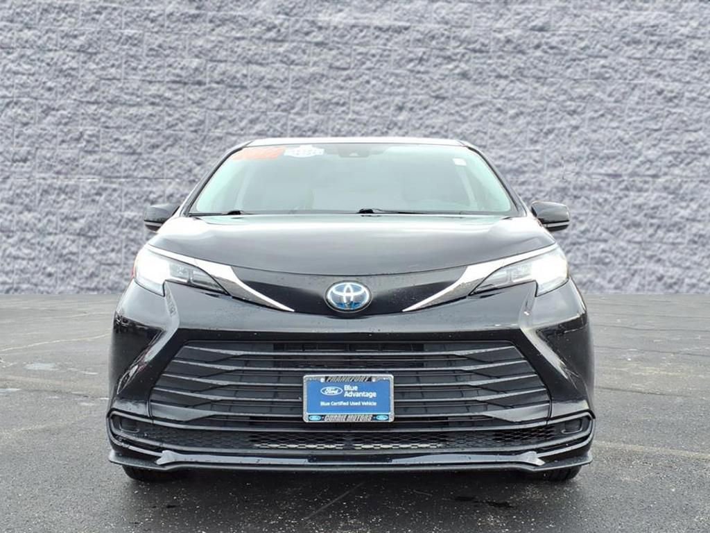 Used 2022 Toyota Sienna LE image 8