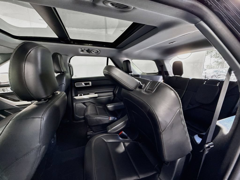 Certified 2023 Ford Explorer XLT w/ Equipment Group 202A AWD/4WD image 7