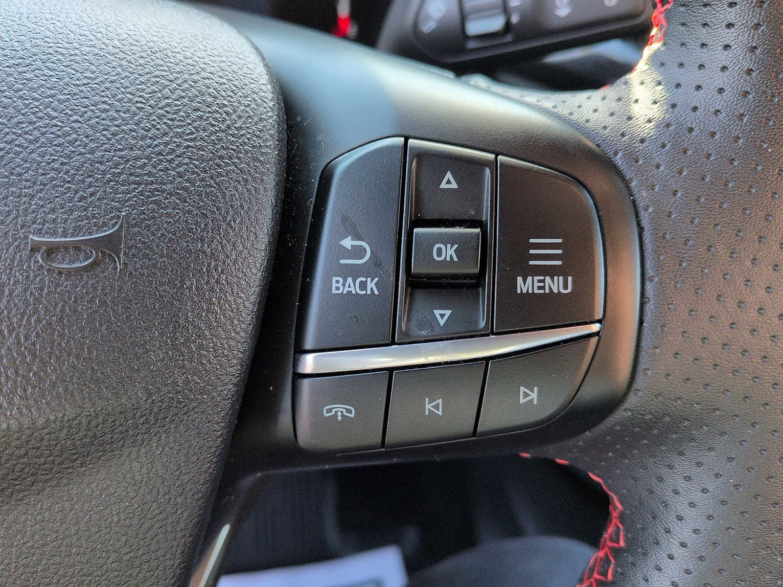 Certified 2025 Ford Escape ST-Line w/ Tech Pack #1 AWD/4WD image 17