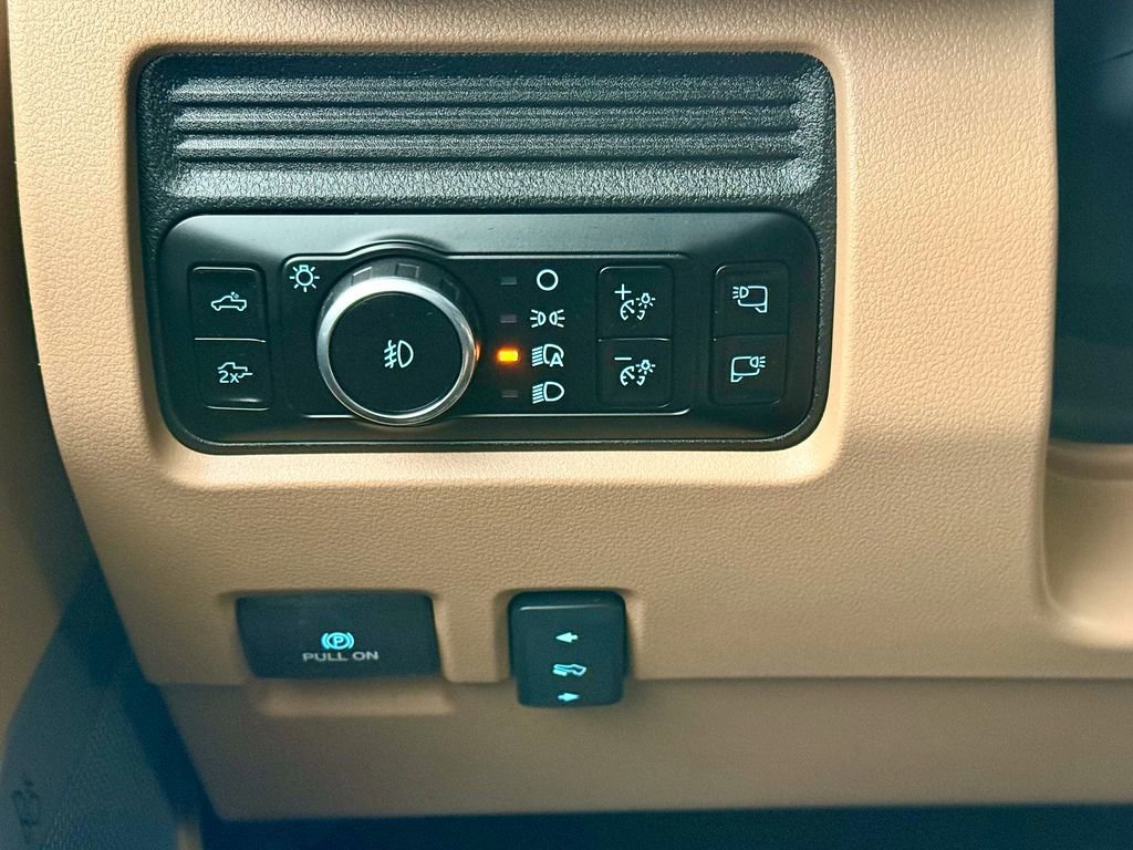 Certified 2025 Ford F350 Lariat image 25